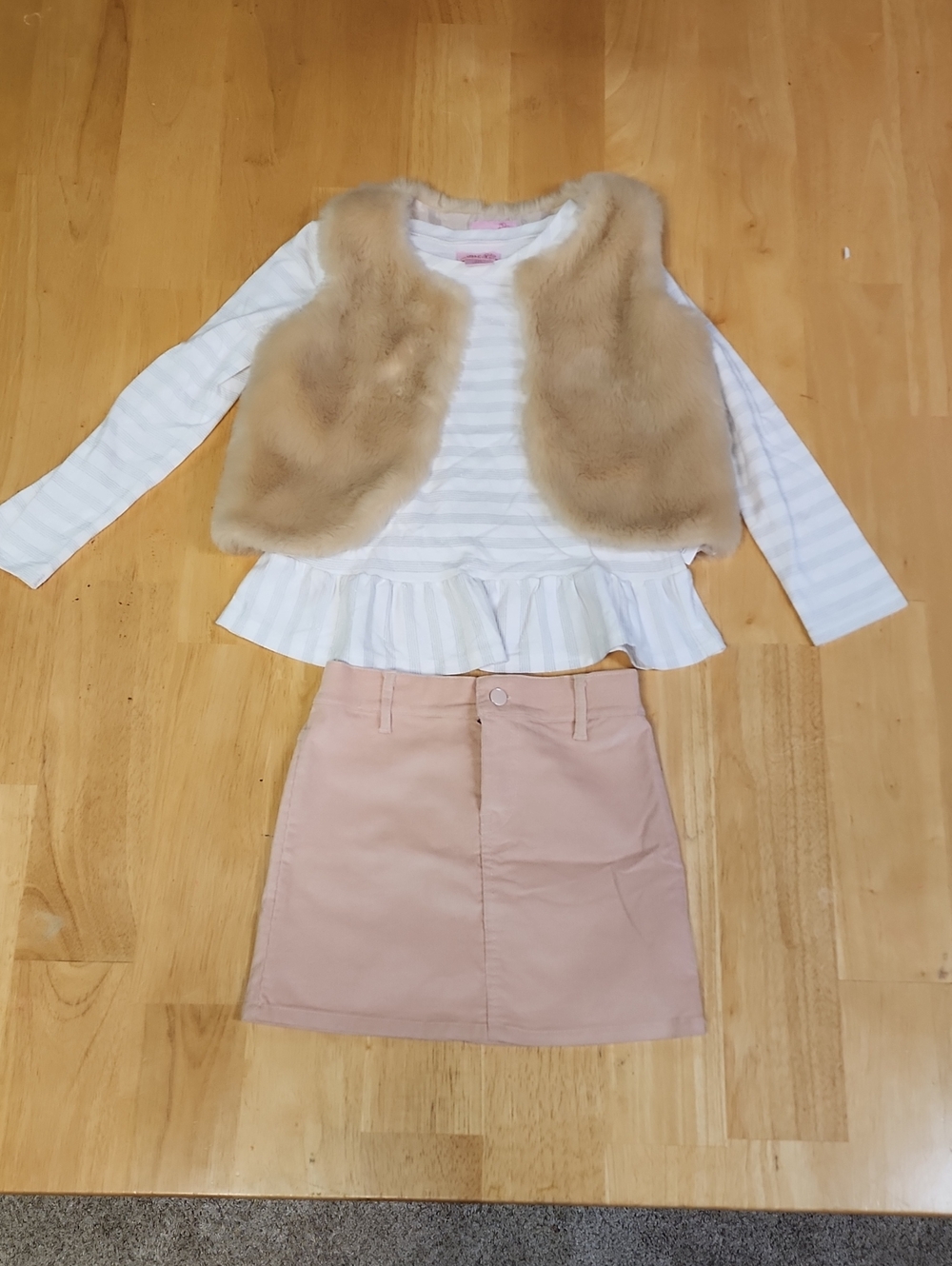 Our Generation Battat Girls 3-Pc Outfit Set Faux Fur Vest Skirt Top6/7 LIKE NEW